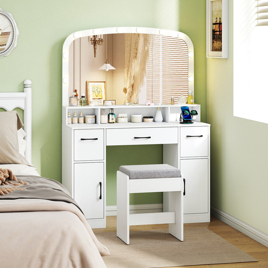 Lighted Makeup Table/Stool