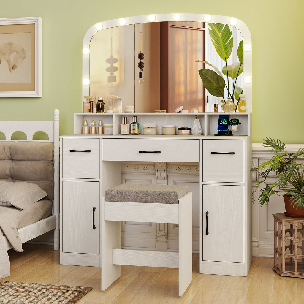 Lighted Makeup Table/Stool