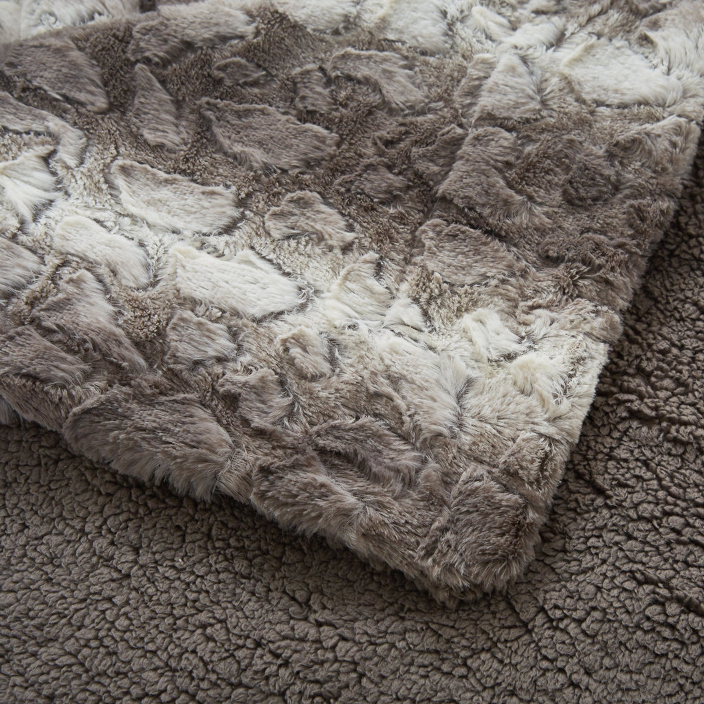 Silver Snow Giraffe Faux Fur Throw Blanket